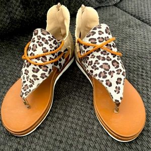 Brand is dream Paris US size 8 colour tan gray and leopard print Brand New